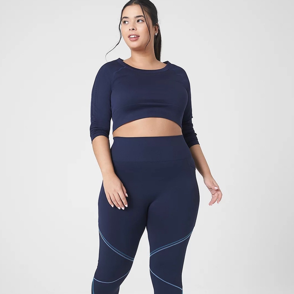 LIVI Seamless Fitted Sleeve-Detail Crop Tee